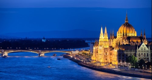 Hungary_Budapest-night.jpg
