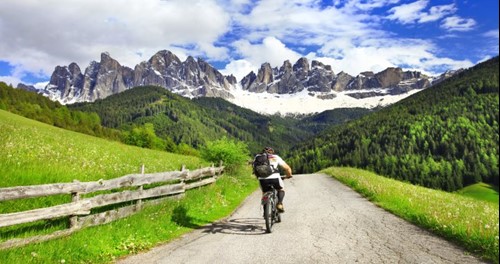 Visit the Swiss Alps from the European village of Lauterbrunnen